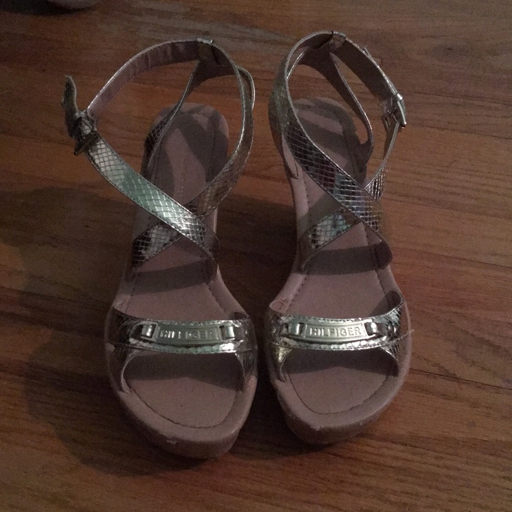 Tommy Hilfiger Size 8 Wedges